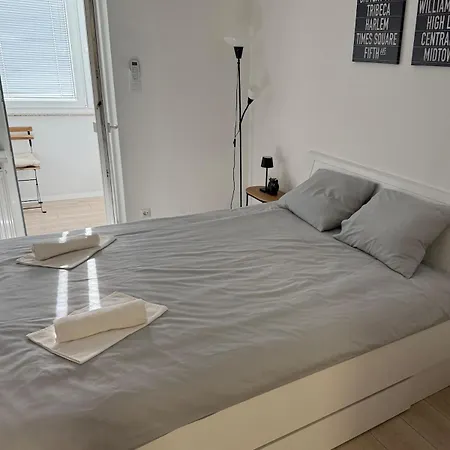 Enemia דירה לאסצה